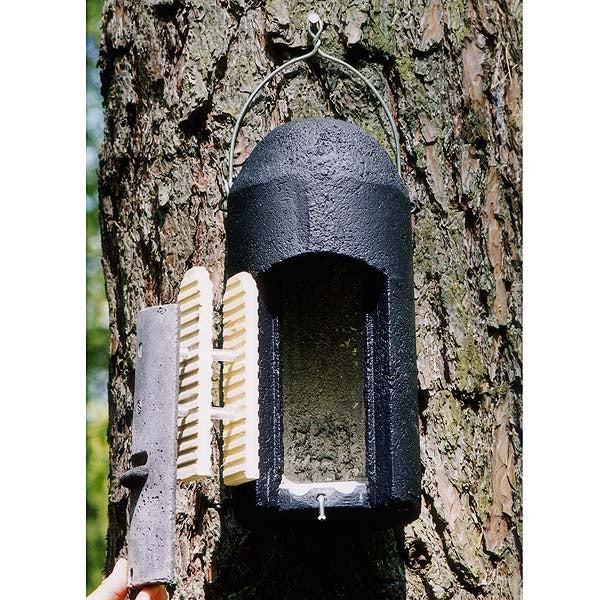 Schwegler 1FD Bat box;Inside a Schwegler 1FD bat box;colony of bats