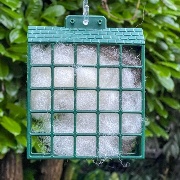 Bird Nesting Material and Plastic Holder;Bird Nesting Material and Plastic Holder;British Wool Fibre for excellent insulation